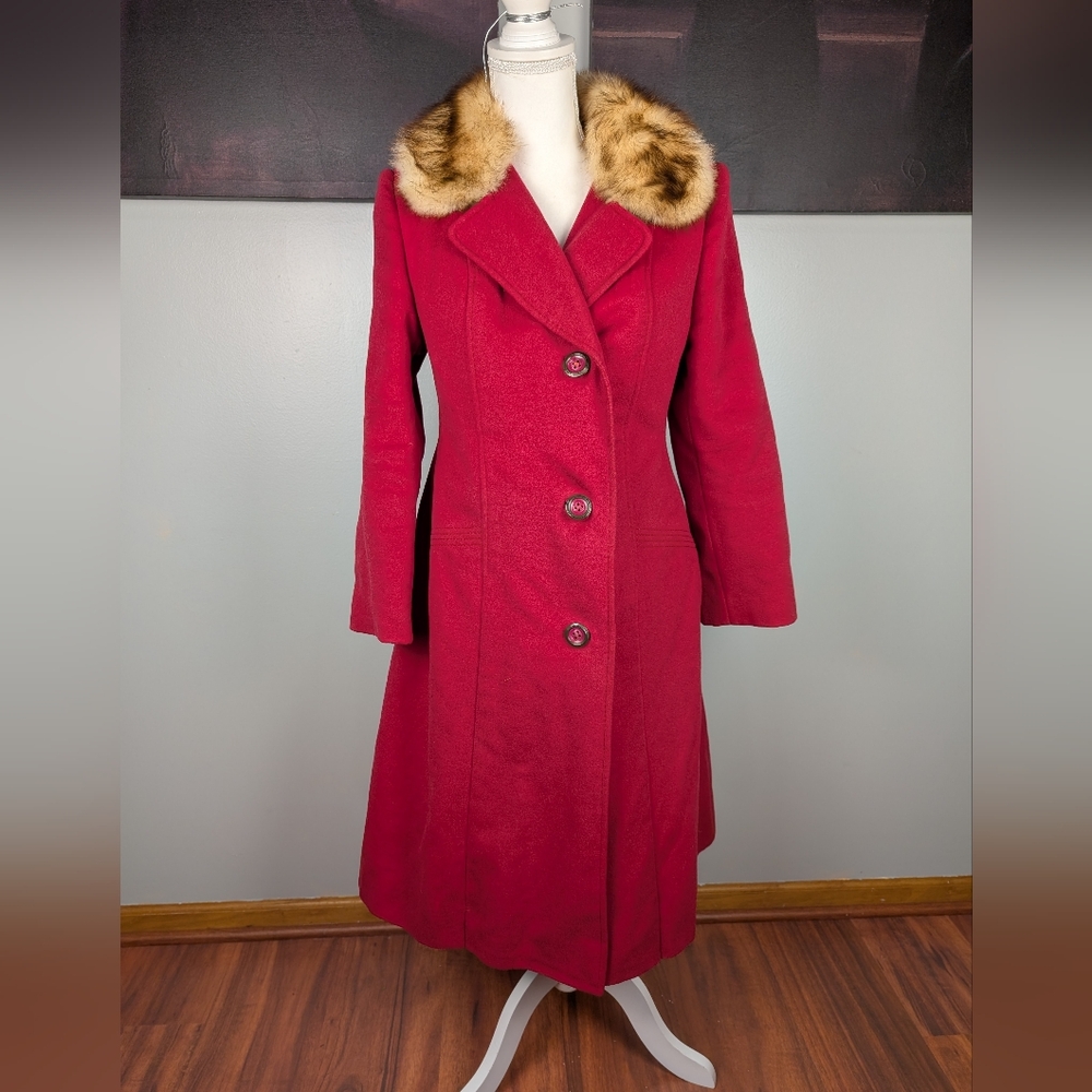 Elegant Red Women's Coat with Faux Fur Collar